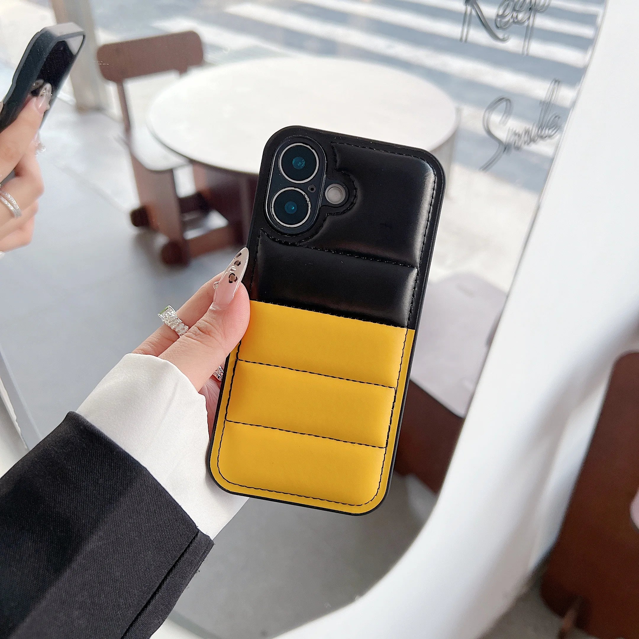 Funda Bicolor Antichoque para iPhone — Estilo Moderno